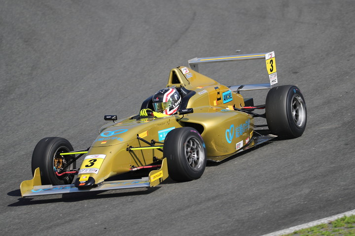 インディペンデントカップ優勝は佐藤セルゲイビッチ（結婚の学校フィールドモータースポーツ）