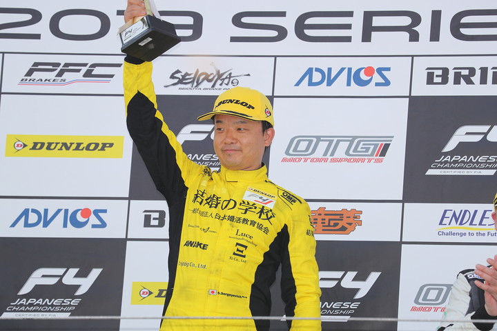 インディペンデントカップ優勝の佐藤セルゲイビッチ（FIELD MOTORSPORTS）