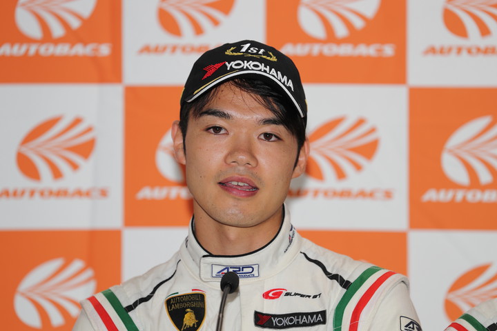 GT300クラスで優勝した高橋翼（JLOC）