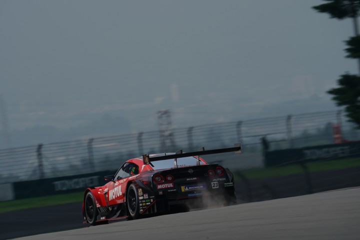 練習走行: 松田次生／ロニー・クインタレッリ組（MOTUL AUTECH GT-R）