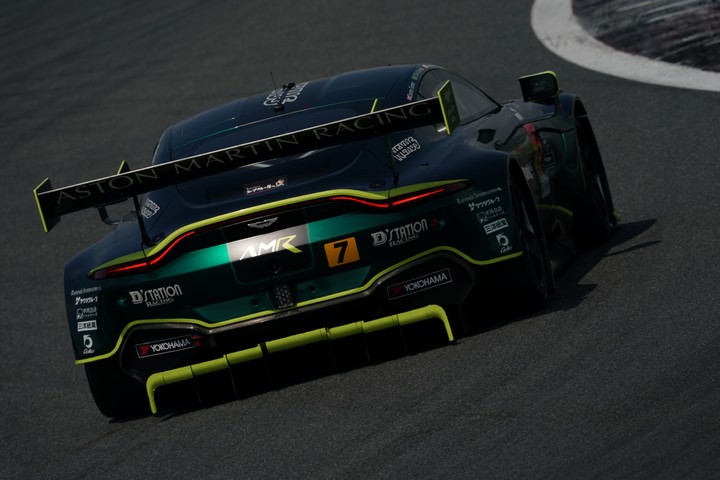 練習走行: 藤井誠暢／ジョアオ・パオロ・デ・オリベイラ／ダレン・ターナー組（D'station Vantage GT3）