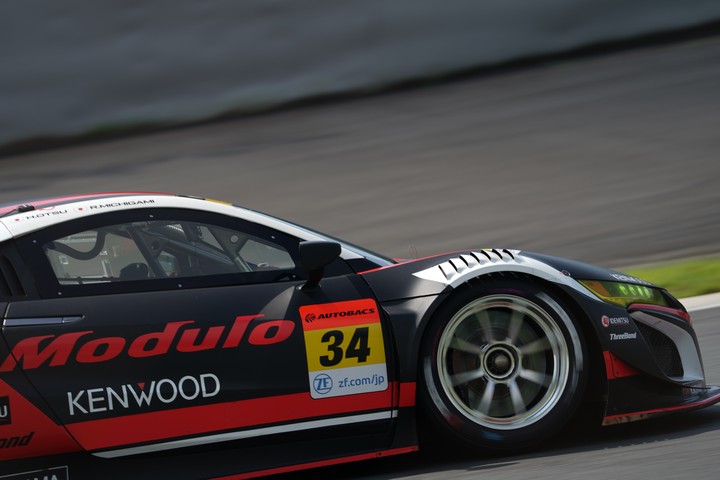 練習走行: 道上龍／大津弘樹組（Modulo KENWOOD NSX GT3）