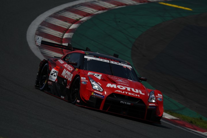 練習走行: 松田次生／ロニー・クインタレッリ組（MOTUL AUTECH GT-R）