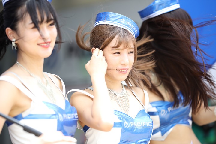 ピットウォーク: レースクイーン