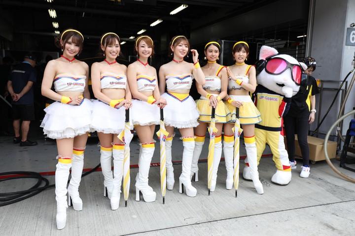 ピットウォーク: レースクイーン