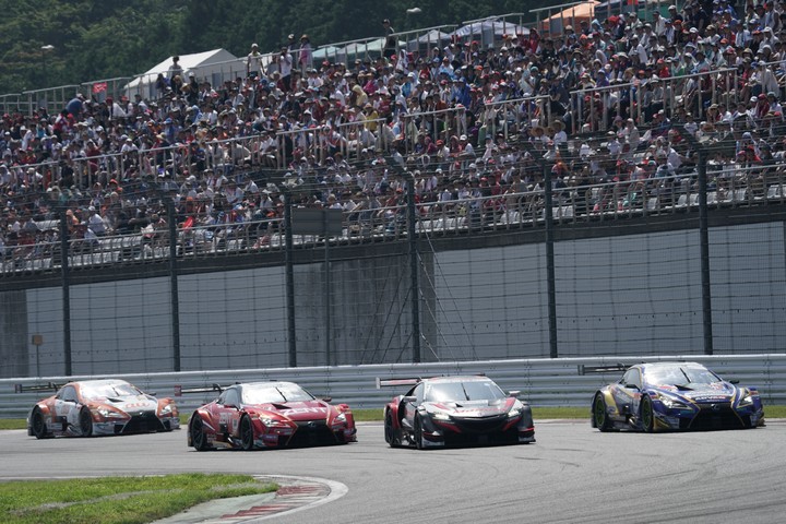 決勝レース: GT500クラス中段の争い