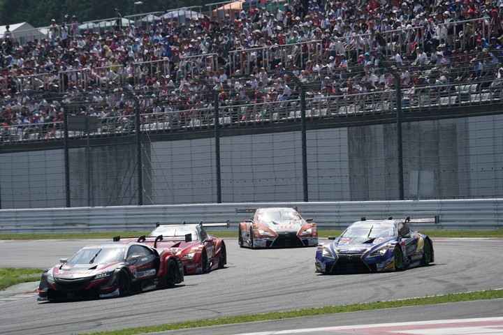 決勝レース: GT500クラス中段の争い