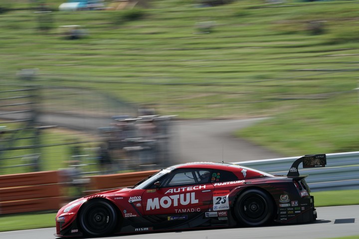 決勝レース: 松田次生／ロニー・クインタレッリ組（MOTUL AUTECH GT-R）