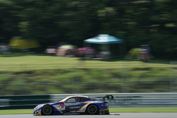 決勝レース: 国本雄資／坪井翔組（WedsSport ADVAN LC500）