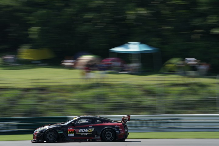 決勝レース: 青木孝行／田中篤／柴田優作組（RUNUP RIVAUX GT-R）