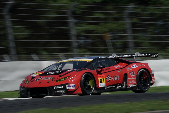 決勝レース: 高橋翼／アンドレ・クート／藤波清斗組（T-DASHランボルギーニ GT3）
