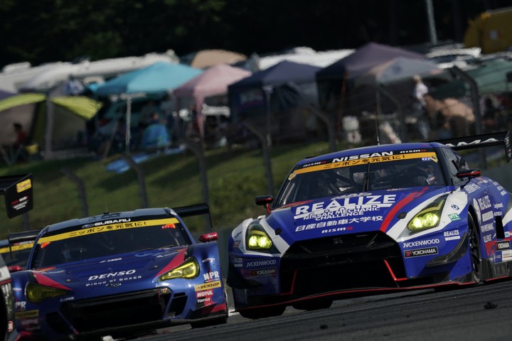 決勝レース: サッシャ・フェネストラズ（リアライズ日産自動車大学校 GT-R）