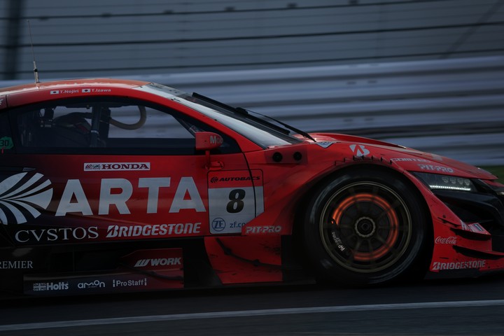決勝レース: 野尻智紀／伊沢拓也組（ARTA NSX-GT）