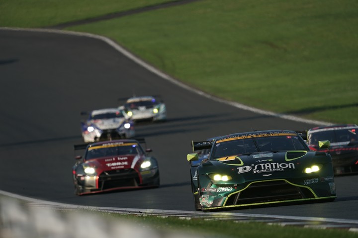 決勝レース: 藤井誠暢（D'station Vantage GT3）