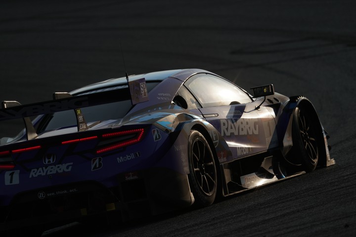 決勝レース: 山本尚貴／ジェンソン・バトン組（RAYBRIG NSX-GT）