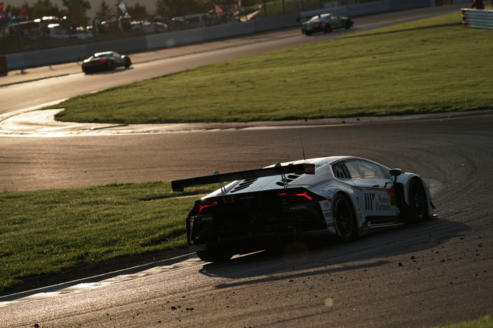 決勝レース: 小暮卓史／元嶋佑弥組（マネパ ランボルギーニ GT3）