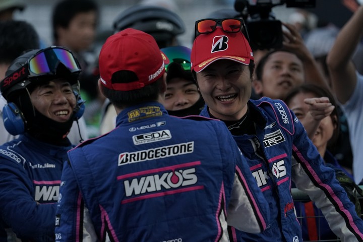 決勝レース: GT500クラスで優勝した大嶋和也と山下健太（LEXUS TEAM LEMANS WAKO'S）