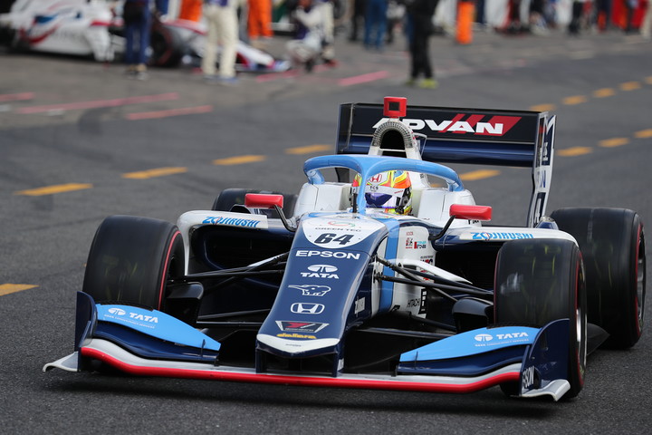 ポールポジションはアレックス・パロウ（TCS NAKAJIMA RACING SF19）