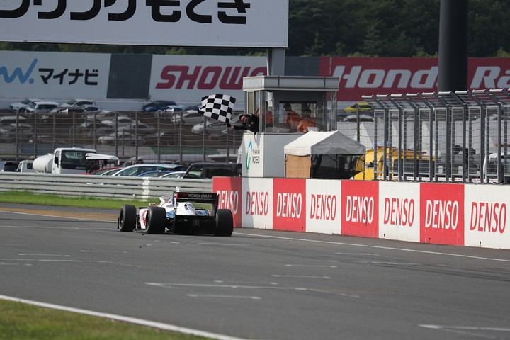 トップでゴールする平川亮（ITOCHU ENEX TEAM IMPUL SF19）