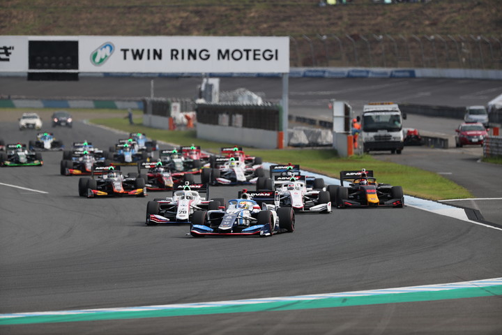 1周減算され51周の決勝レースがスタートした