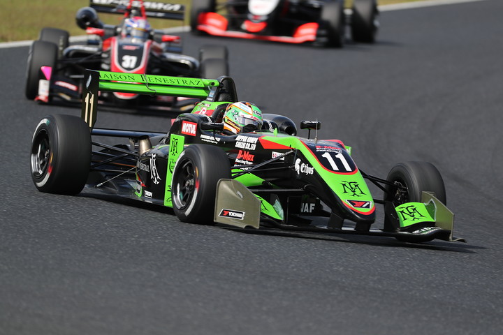 サッシャ・フェネストラズと阪口晴南の2位争い