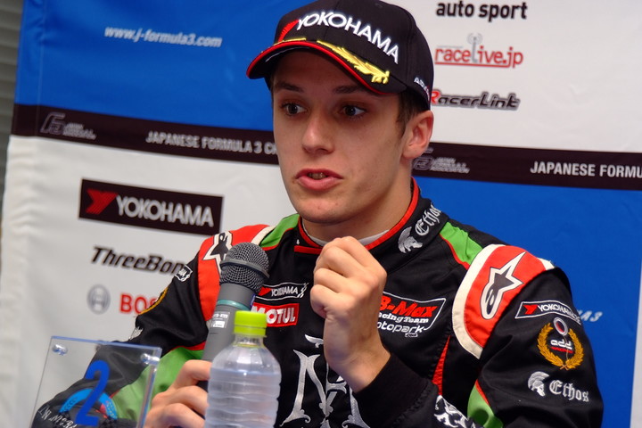 決勝記者会見: 2位のサッシャ・フェネストラズ（B-Max Racing with motopark）