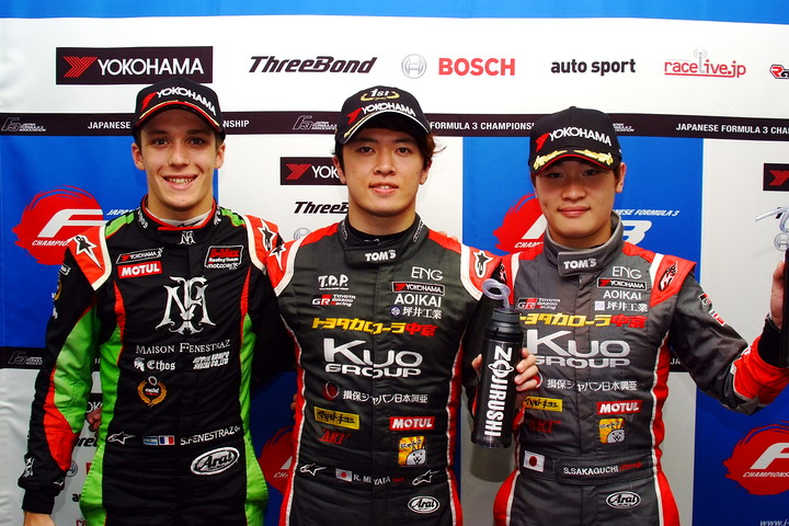 決勝フォトセッション: トップ3のドライバーたち