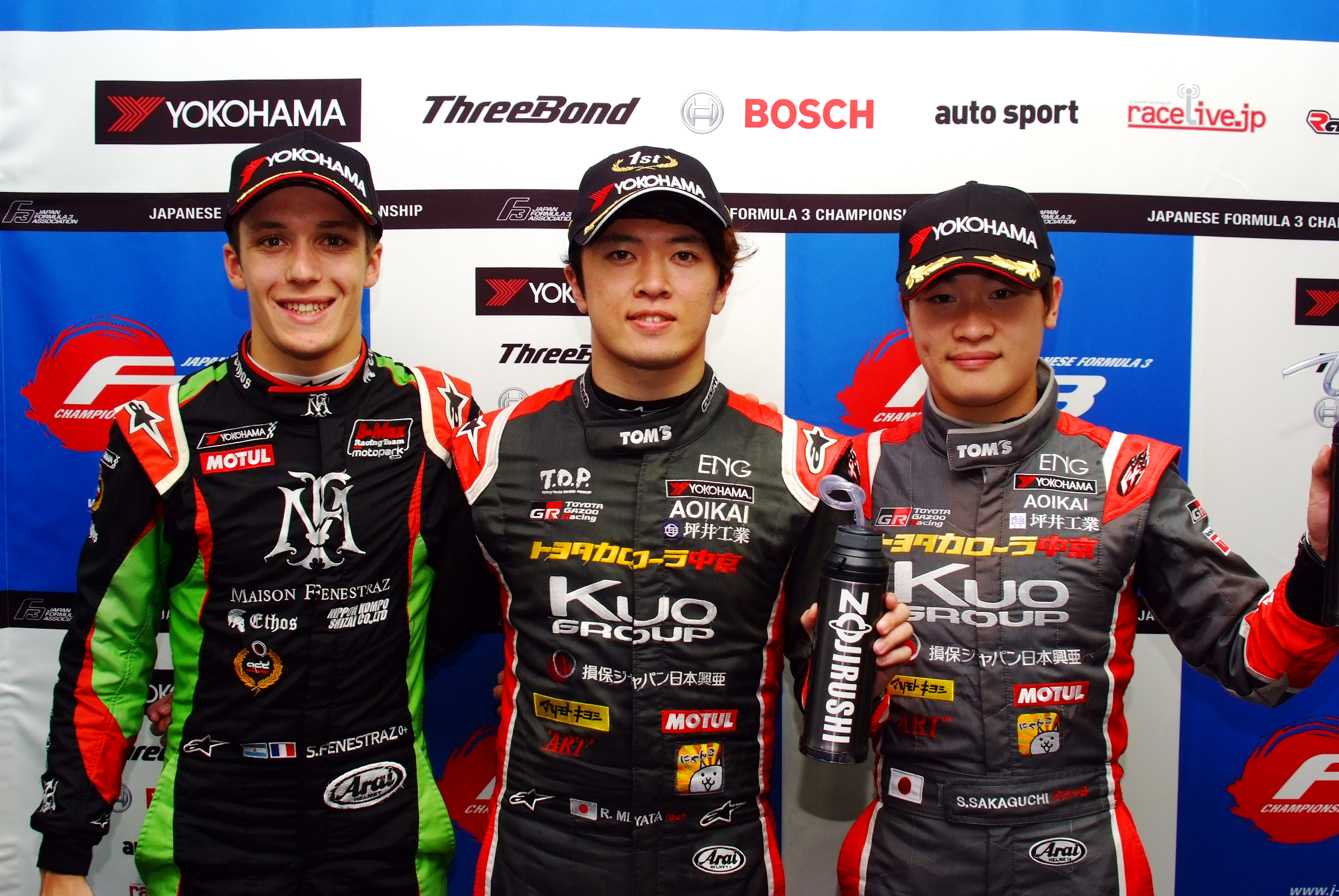決勝フォトセッション: トップ3のドライバーたち