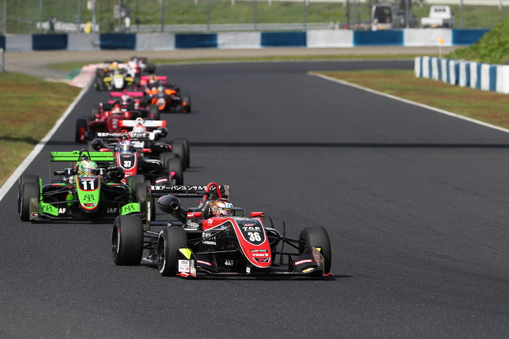 18周の決勝がスタートした