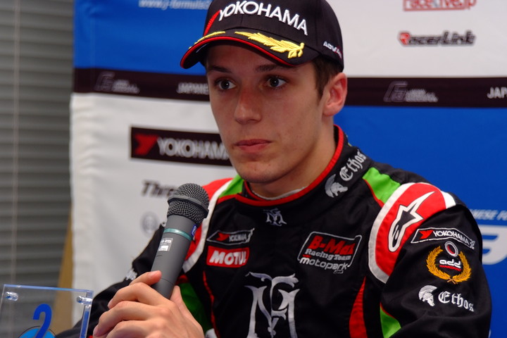 決勝記者会見: 2位のサッシャ・フェネストラズ（B-Max Racing with motopark）