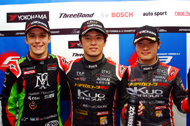 決勝フォトセッション: トップ3のドライバーたち