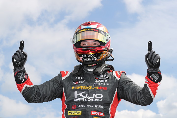 優勝した宮田莉朋（カローラ中京Kuo TEAM TOM'S）