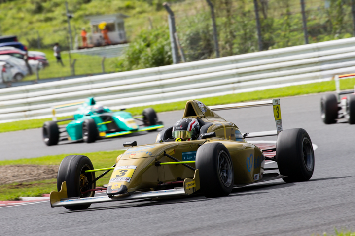 インディペンデントカップ優勝は佐藤セルゲイビッチ（結婚の学校フィールドモータースポーツ）