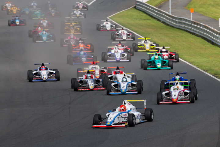 13周の決勝がスタートした