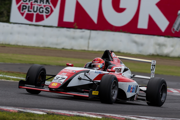 第11戦予選5位、第12戦予選3位の平良響（FTRSスカラシップF4）