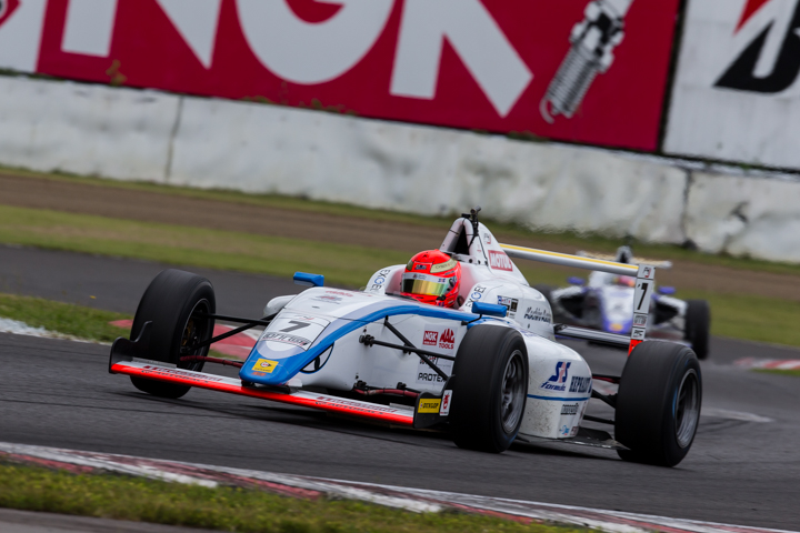 第11戦、第12戦とも予選2位の佐藤蓮（SRS/コチラレーシング）