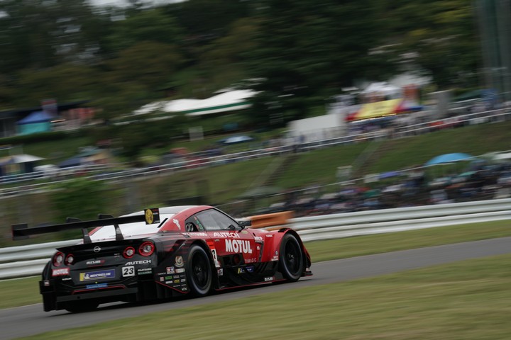 公式練習: 松田次生／ロニー・クインタレッリ組（MOTUL AUTECH GT-R）