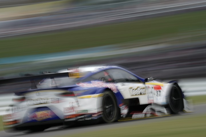 公式練習: 平川亮／ニック・キャシディ組（KeePer TOM'S LC500）