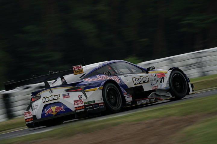 公式練習: 平川亮／ニック・キャシディ組（KeePer TOM'S LC500）