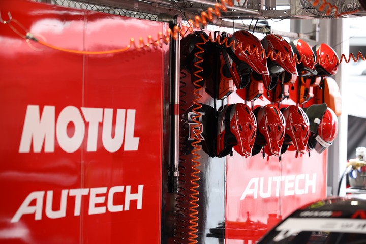 NISMOクルーのヘルメット