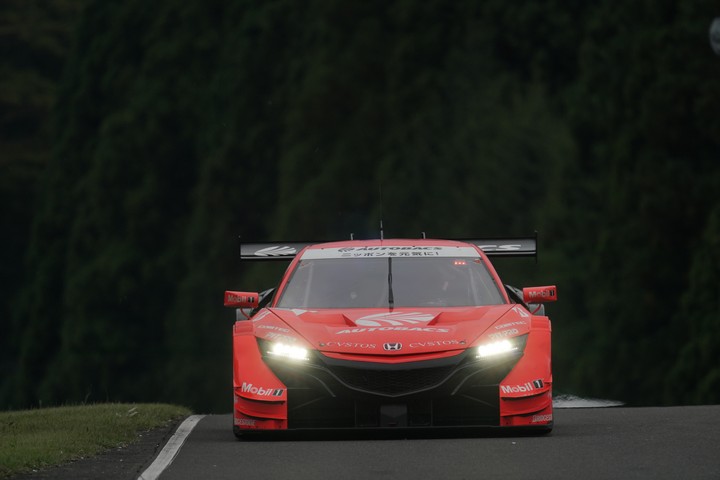 ウォームアップ走行:  野尻智紀（ARTA NSX-GT）