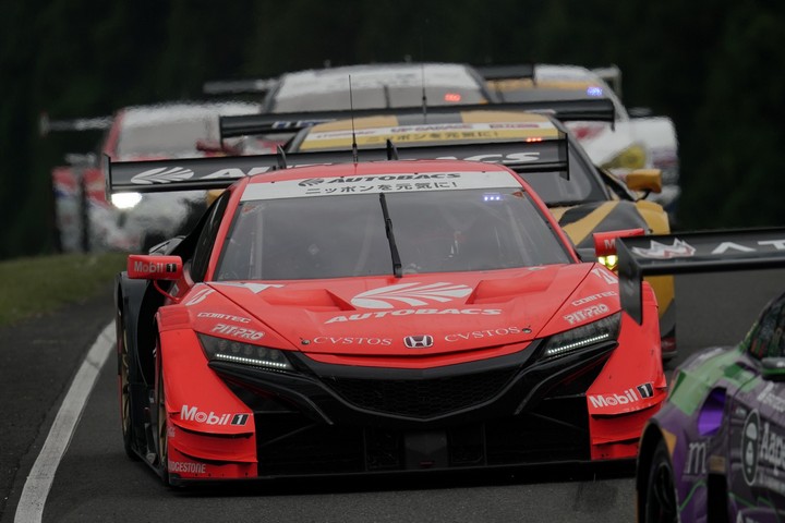 ウォームアップ走行: 伊沢拓也（ARTA NSX-GT）
