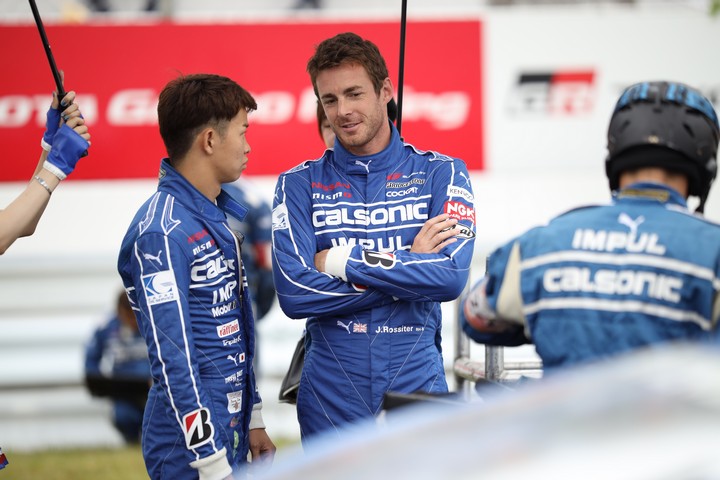 スタート進行: 佐々木大樹とジェームス・ロシター（TEAM IMPUL）