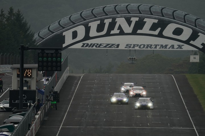 決勝レース: GT500クラスの先頭集団