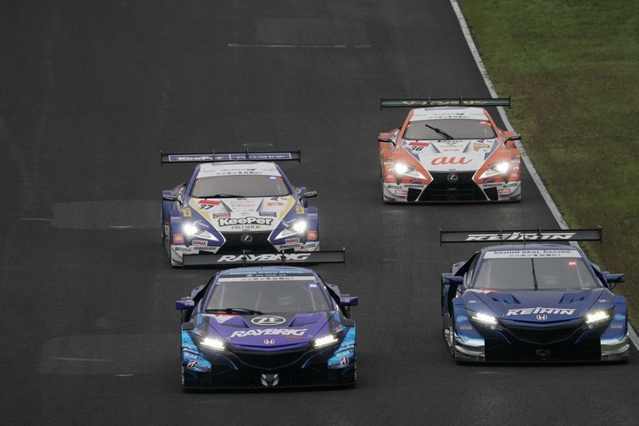 決勝レース: GT500クラスの先頭集団