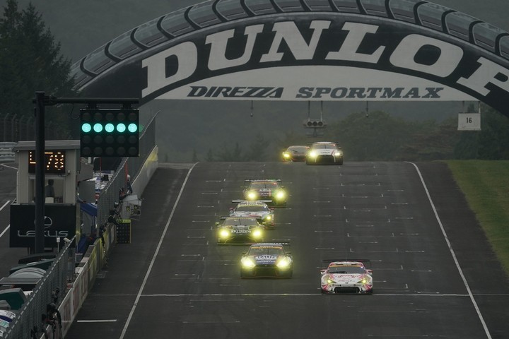 決勝レース: GT300クラスのスタートシーン