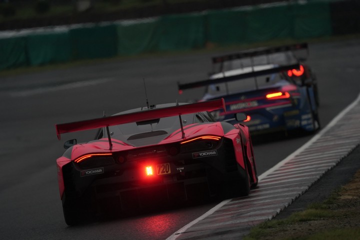 決勝レース: 荒聖治／アレックス・パロウ組（McLaren 720S）