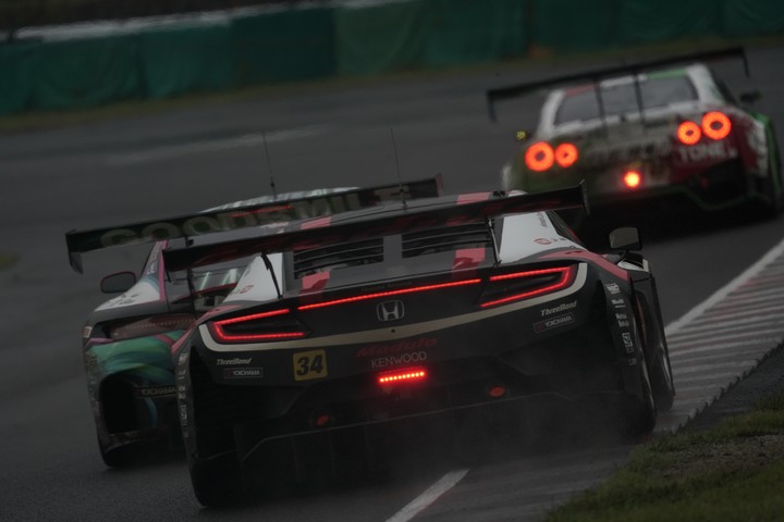 決勝レース: 道上龍／大津弘樹組（Modulo KENWOOD NSX GT3）