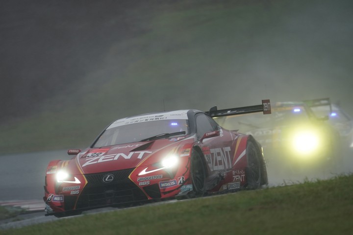 決勝レース: 石浦宏明（ZENT CERUMO LC500）