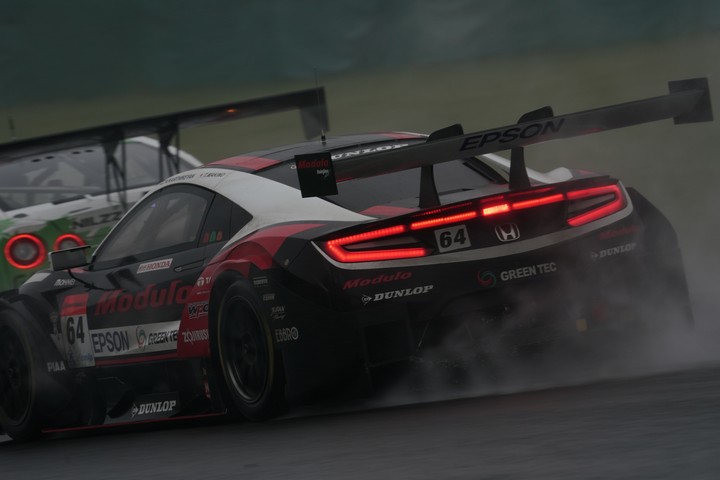 決勝レース: ナレイン・カーティケヤン／牧野任祐組（Modulo Epson NSX-GT）